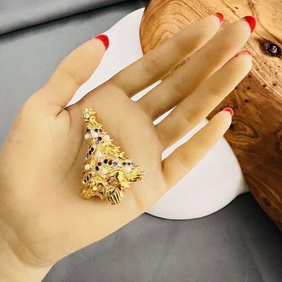 Vint Trifari Brooch 1996 Gold Tone Rhinestone Faux Pearl Christmas Tree Pin 1075 - Picture 10 of 12